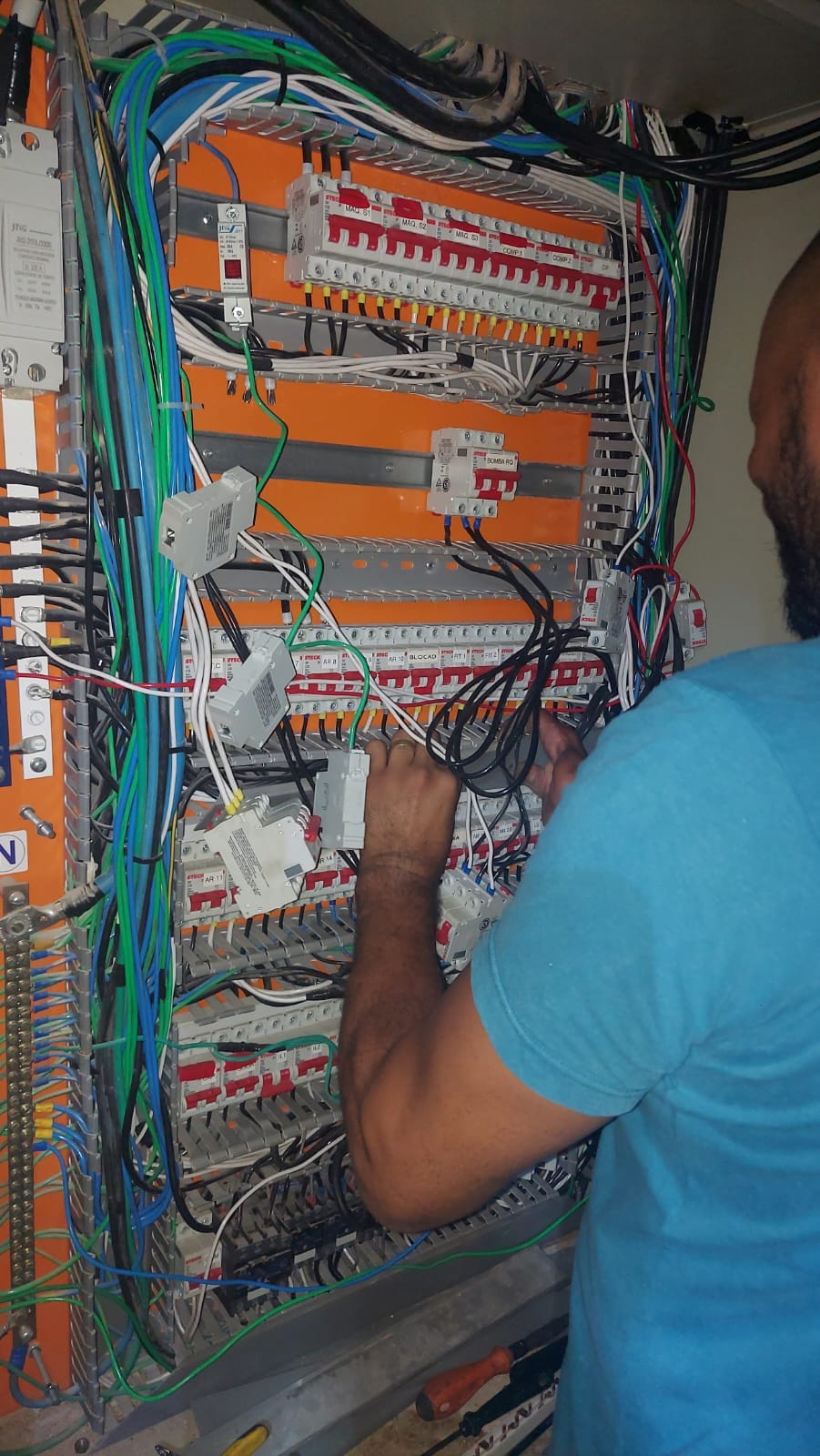 Serviço elétrico executado pela Dimais 1